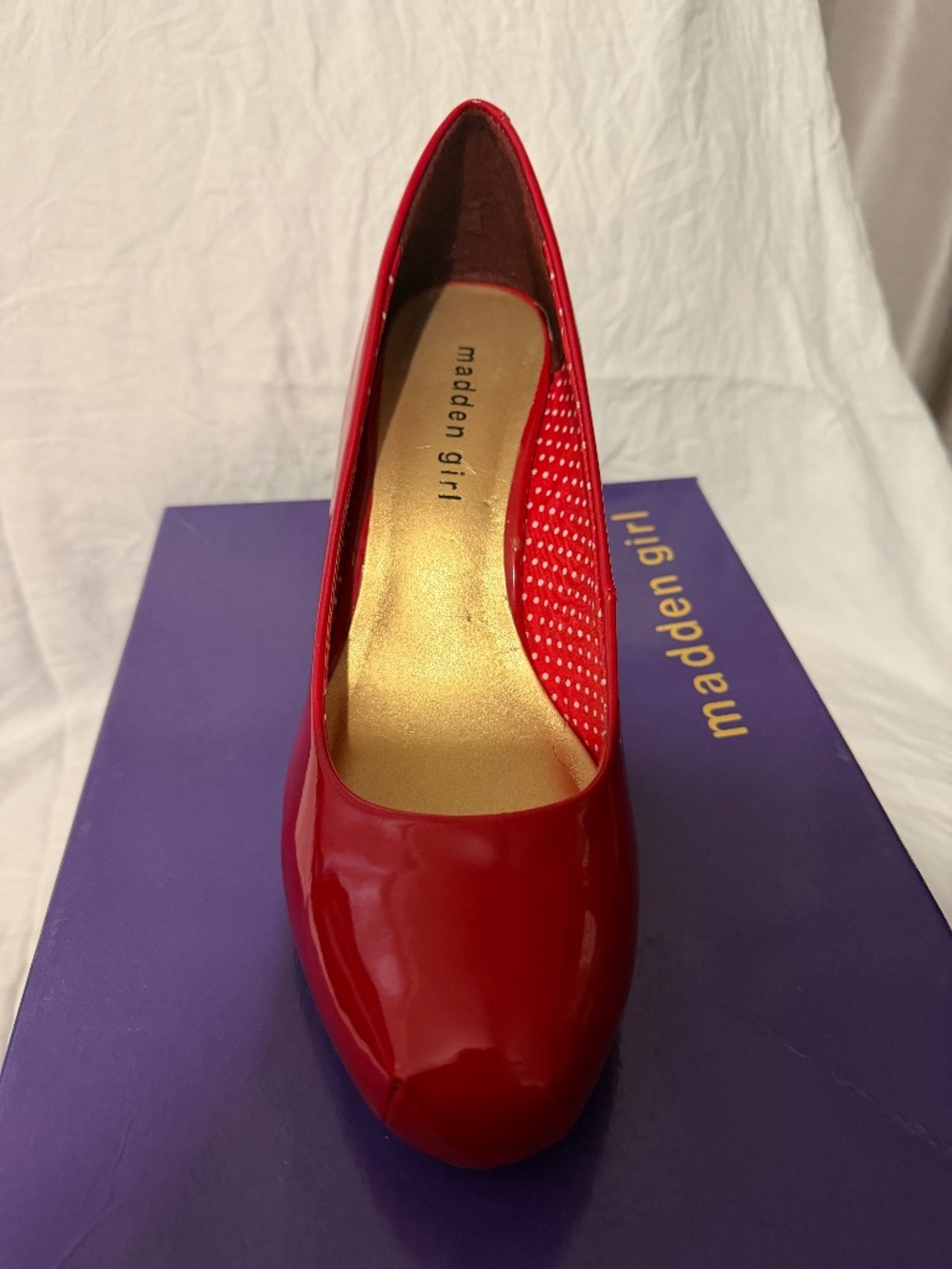 Brand new candy, apple pattern, leather red size 8 1/2 thank you